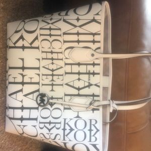Michael Kors Eva tote